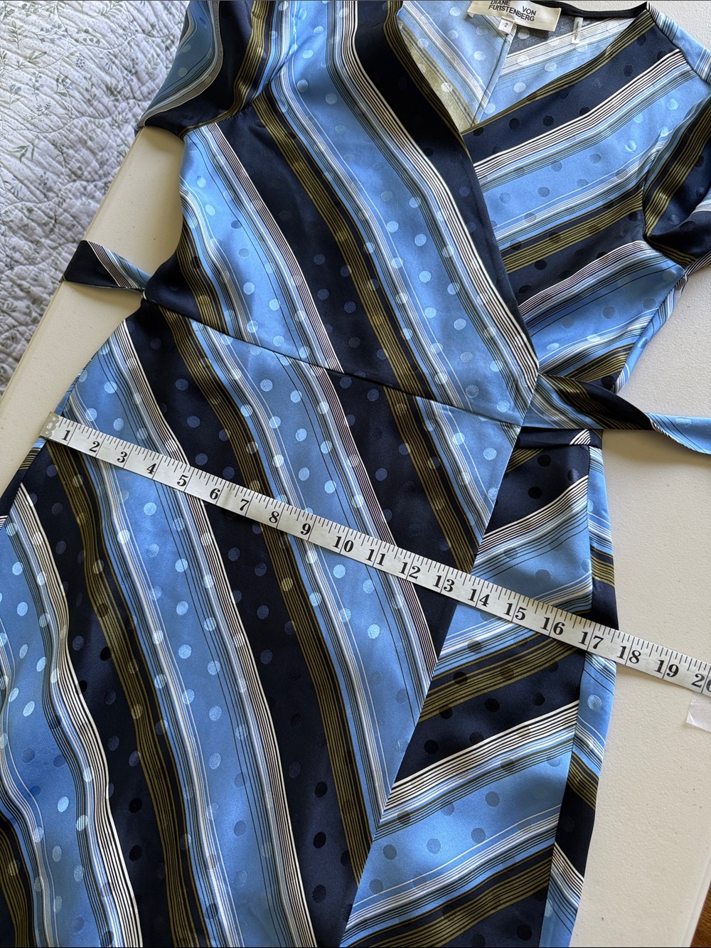 Diane Von Furstenberg 100% Silk Wrap Mini Dress Size 2 - Picture 15 of 17